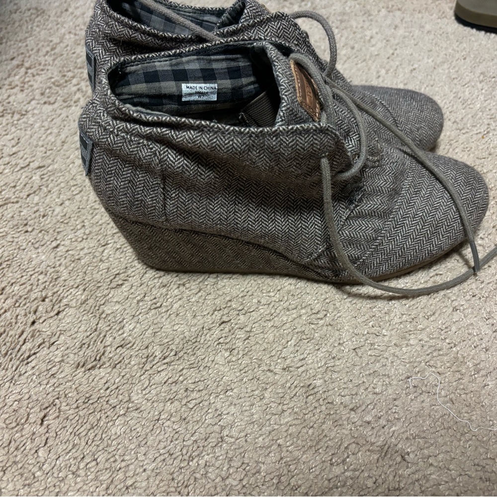 Tom’s Wedge Boots size 7